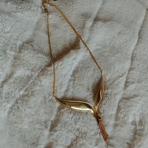 Vintage Avon gold tone whale tail necklace
